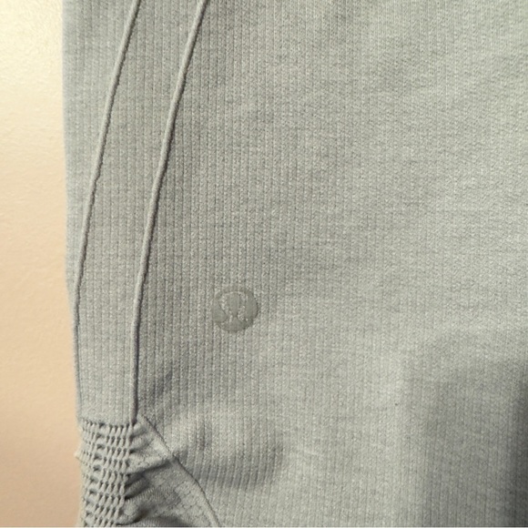 Lululemon Awakening Crop *Taryn Toomey Collection 17" Gray Women Size 8 - Picture 7 of 14
